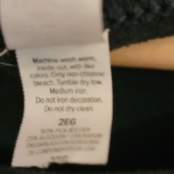 Mother is Dragons XL Game of Thrones styled t-shirt Women's runs small. - Picture 2 of 5